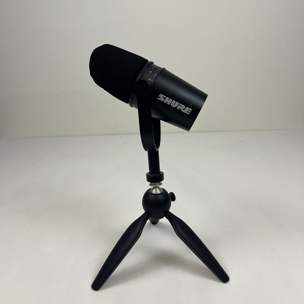 Shure MV7 Podcast Microphone Black USB XLR Dynamic Mic with Tripod Excellent